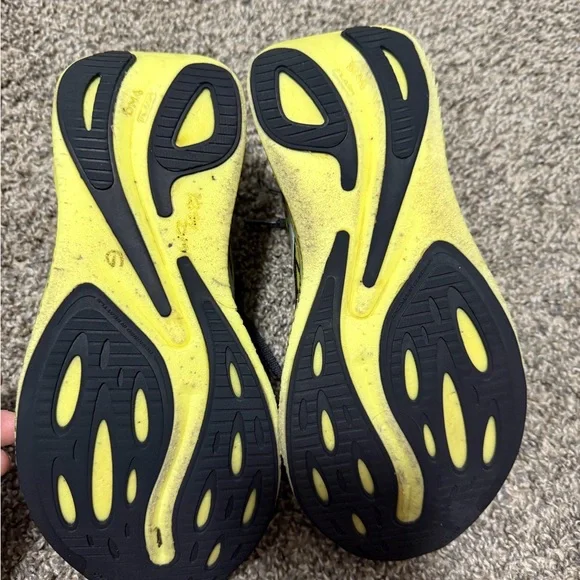Brooks Hyperion Max Black Yellow Running - Picture 10 of 11